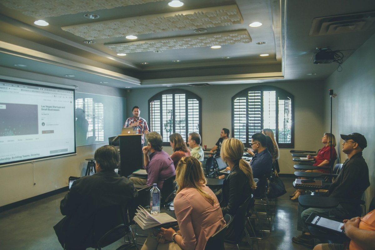 Team offsite session — how to plan a company kickoff or retreat